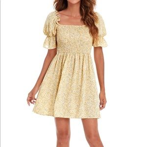 NWOT-WDIRARA Women's Square Neck Flounce Short Sleeve Shirred Ruffle Hem Dress